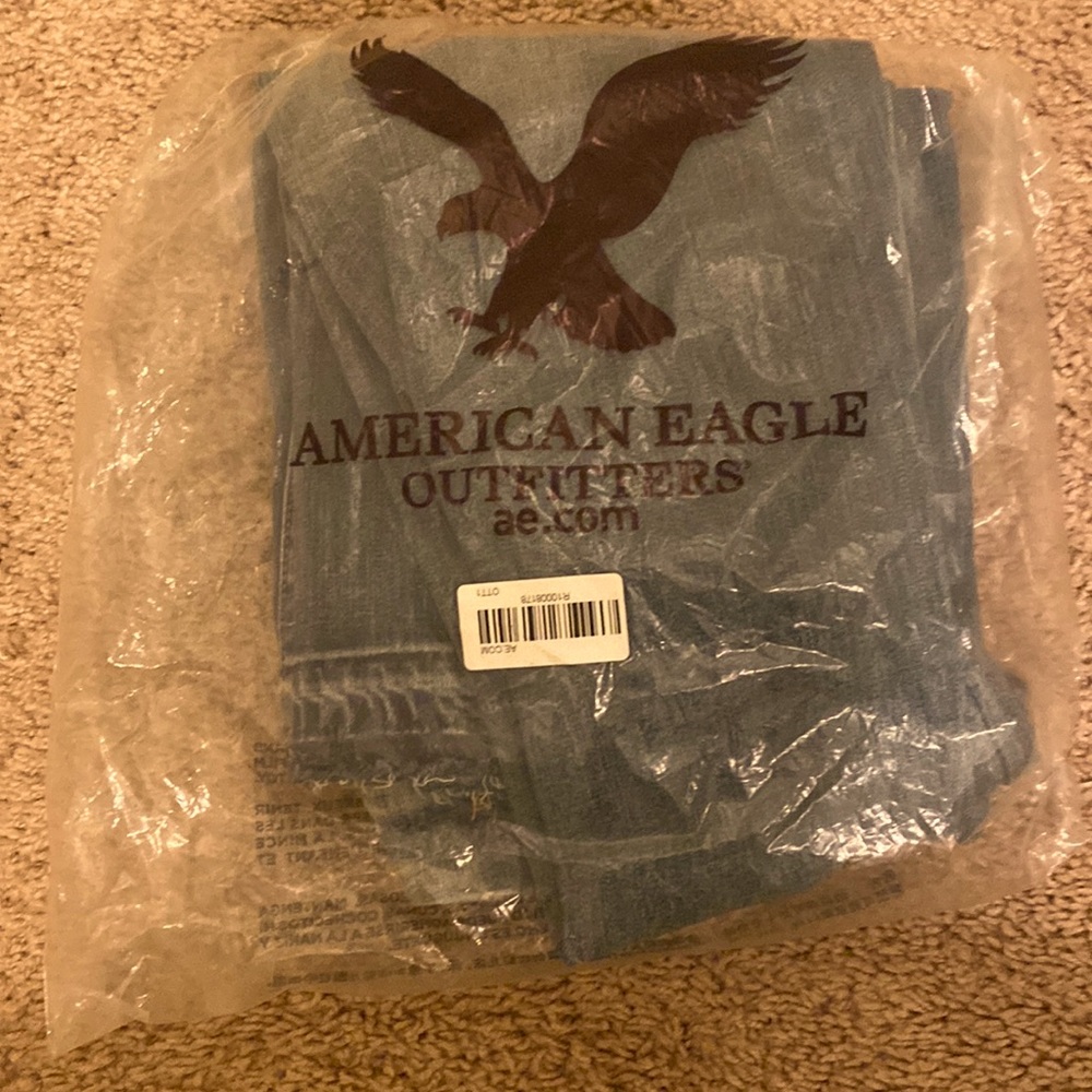 ✨BRAND NEW WITH TAGS AND STILL IN BAG AMERICAN EAGLE JEANS!!!✨